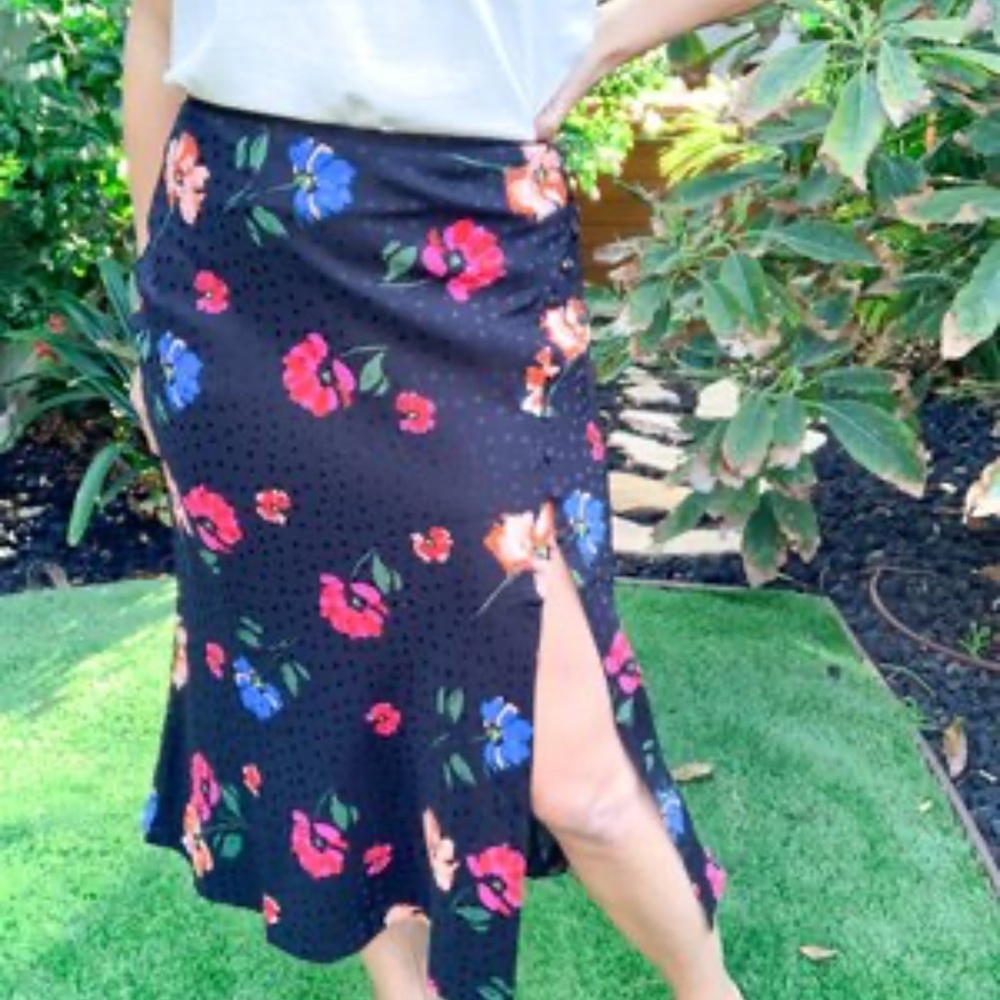 Spring Slit Skirt - Picture 2 of 2